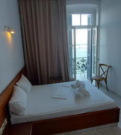 Leonidas Hotel 2*
