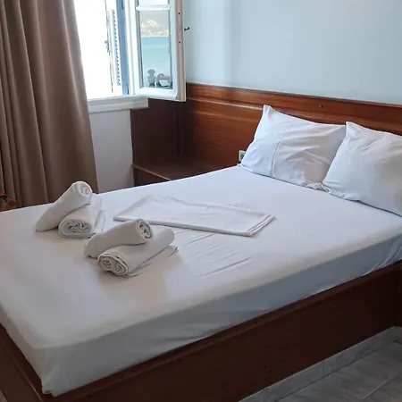 Leonidas Hotel