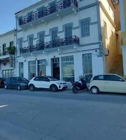 Leonidas Hotel