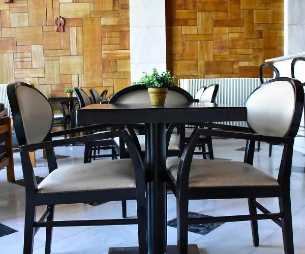 Leonidas 2* غيتيو