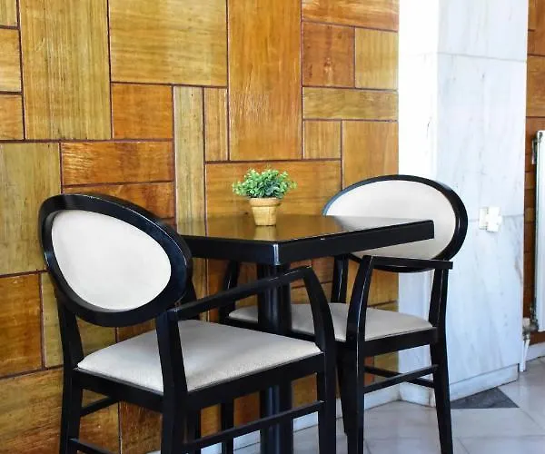 Leonidas 2* غيتيو